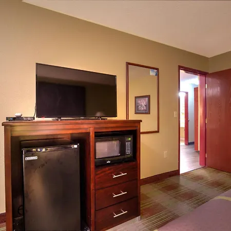Super 8 By Wyndham Waterloo-2