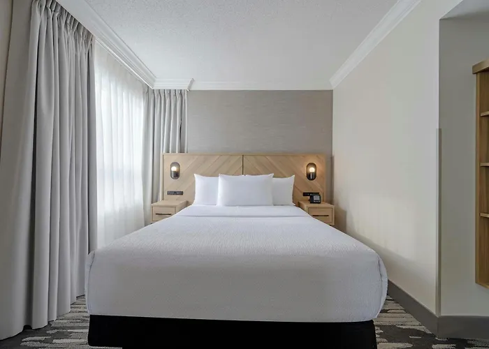 Sandman Signature Mississauga Hotel